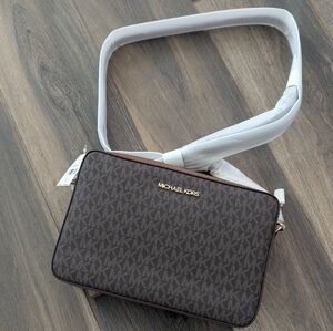 Brand New Still Sealed Michael Kors Large Jetset Crossbody Bag